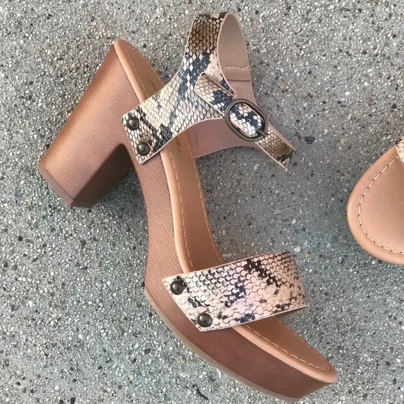 Soda Chivas Natural Python Retro Platform Heel - Picture 4 of 5